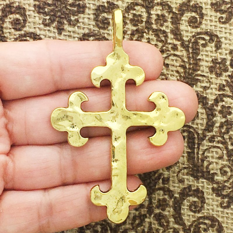 gold hammered pendants bulk