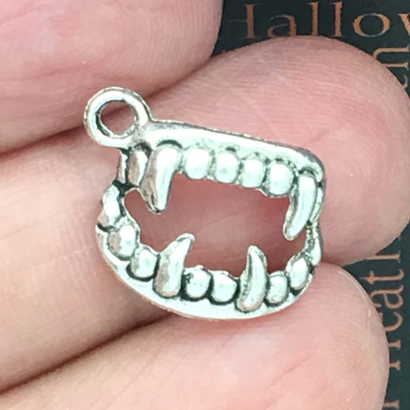 Fang Charm