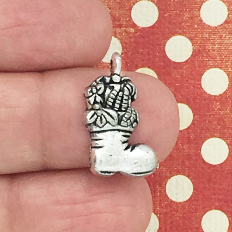 20 Christmas Stocking Charm Pendant by TIJC SP0727