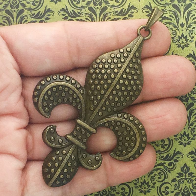 fleur de lis pendants bulk