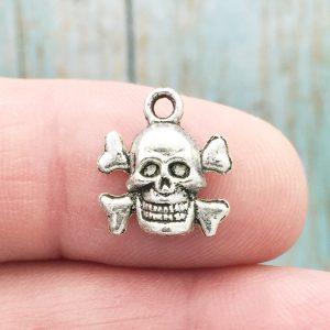 skull and crossbones charm